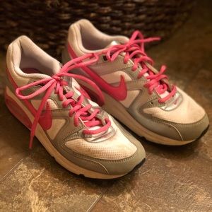 Women’s Nike tennis shoes